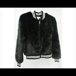 ❤️SOLD!!!!Never worn beautiful thick faux fur, super soft scripted jacket!!!